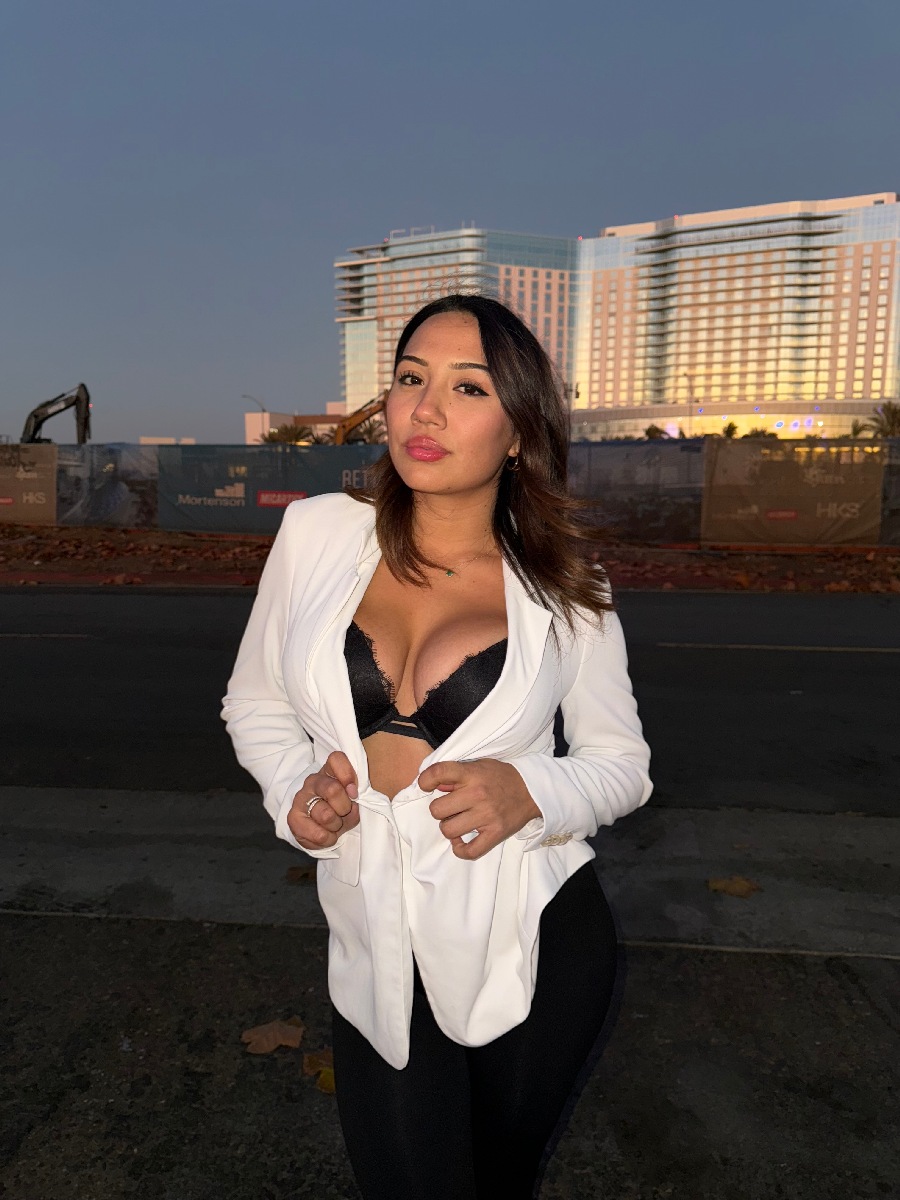 Take a pause and enjoy Ali Cruz — streaming from Samarinda