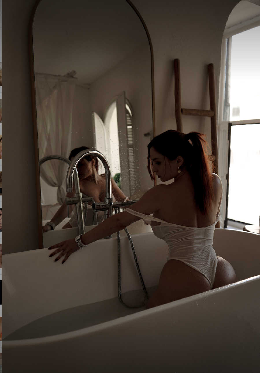 A playful frame from Miranda Faith nude — online in Samarinda