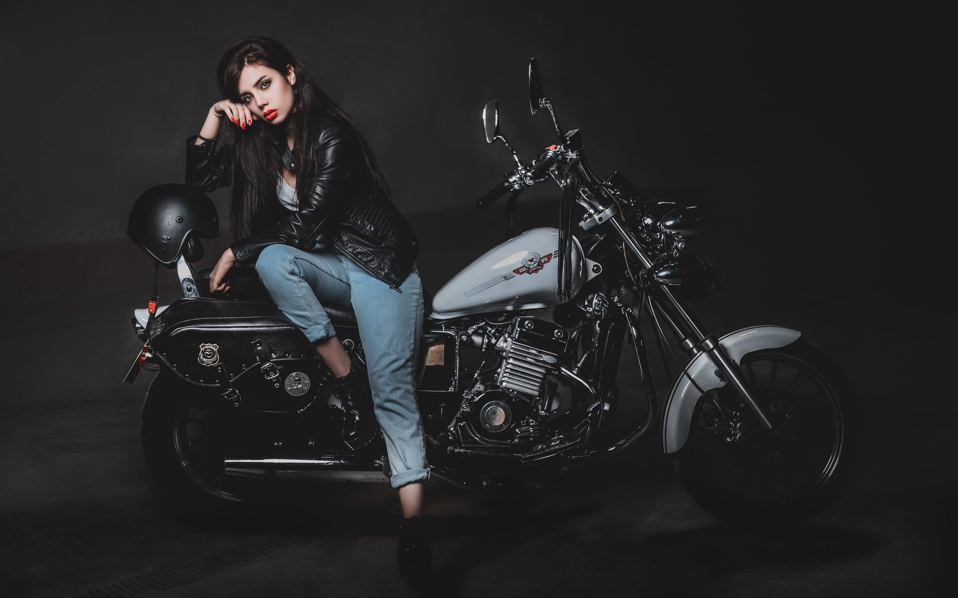 Biker girls: style and drive in Samarinda