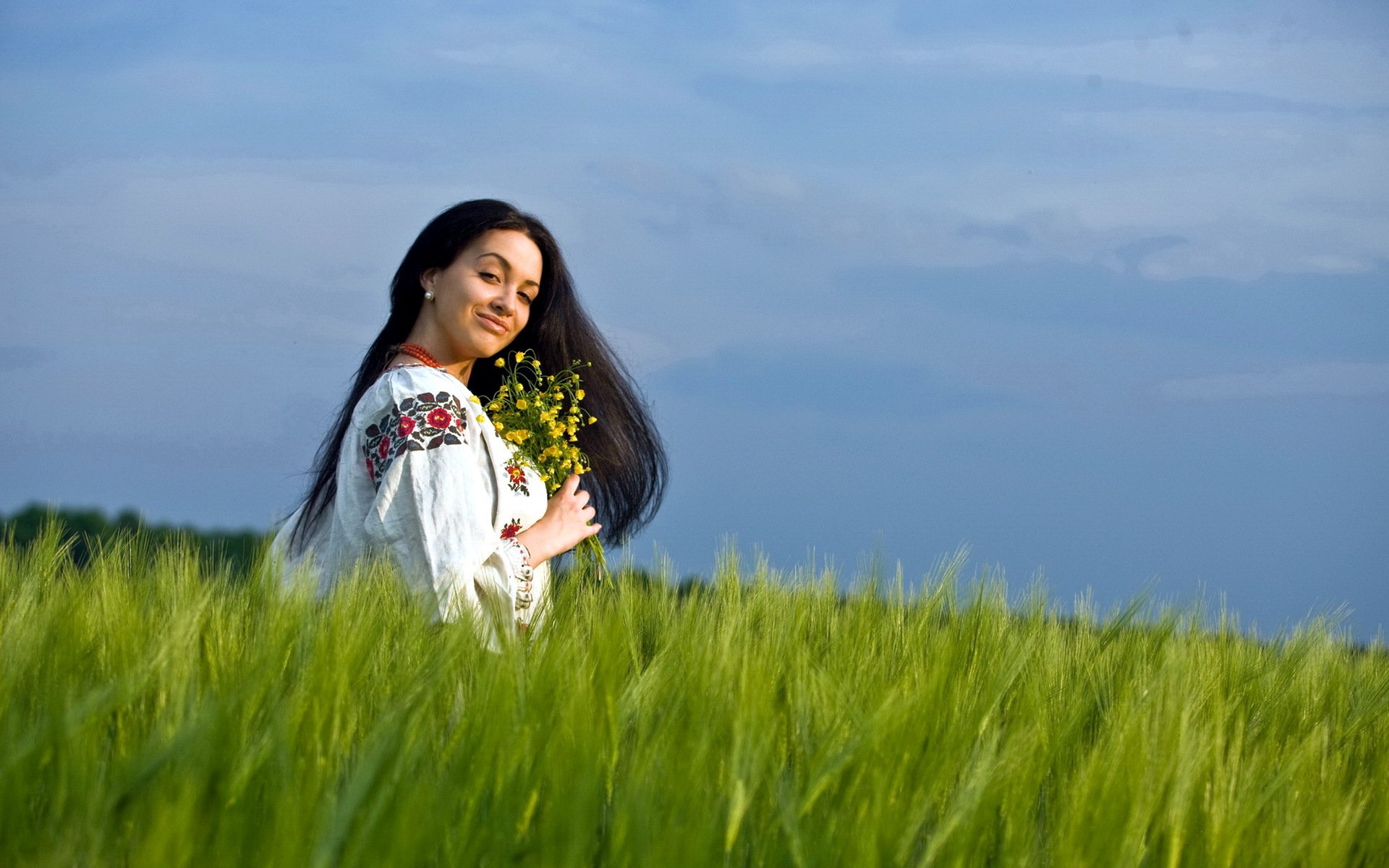 Girls in Slavic costumes in Samarinda