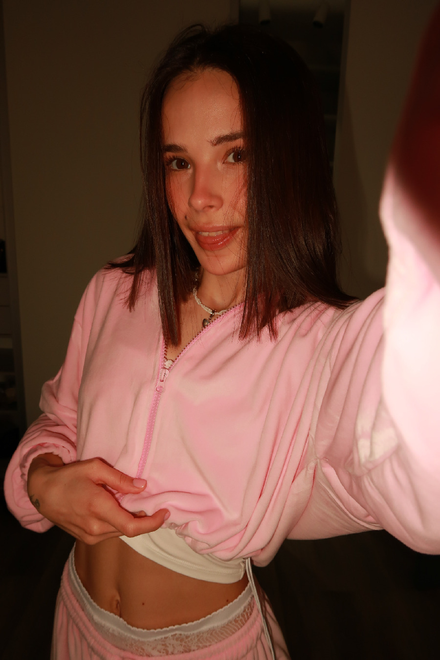 Tina brings the glow — live moments in Samarinda