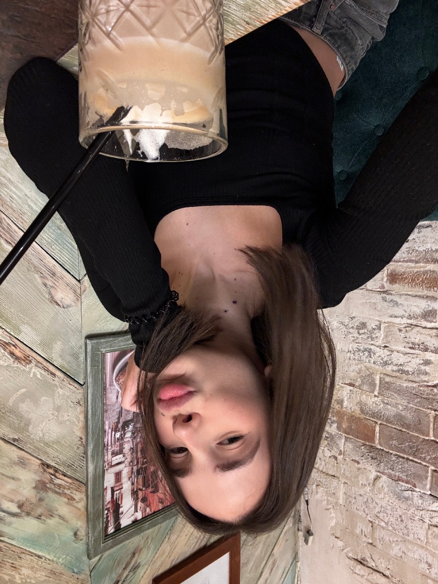 Fresh photos, fresh mood — Tina online in Samarinda